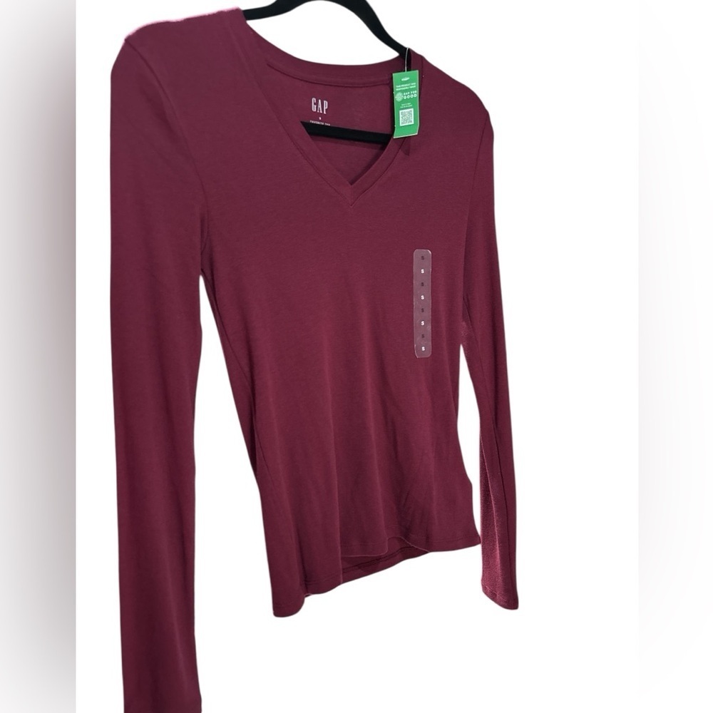 GAP Women's Deep Red V-Neck Long Sleeve Tee - Picture 2 of 3